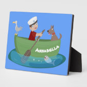 かわいい男の子のセーラーと犬のボートの漫画 フォトプラーク (側面)