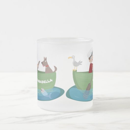 かわいい男の子のセーラーと犬のボートの漫画 フロストグラスマグカップ (中央)