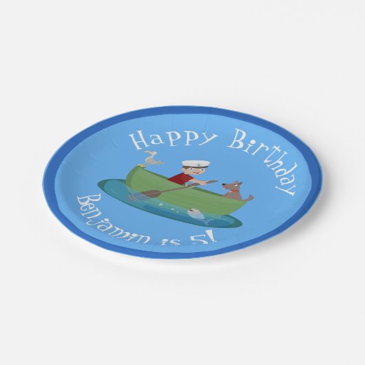 かわいい男の子のセーラーと犬のボートの漫画 ペーパープレート (アングル)