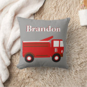 かわいい男の子の枕、灰色の赤い普通消防車は、名前を加えます クッション (ブランケット)