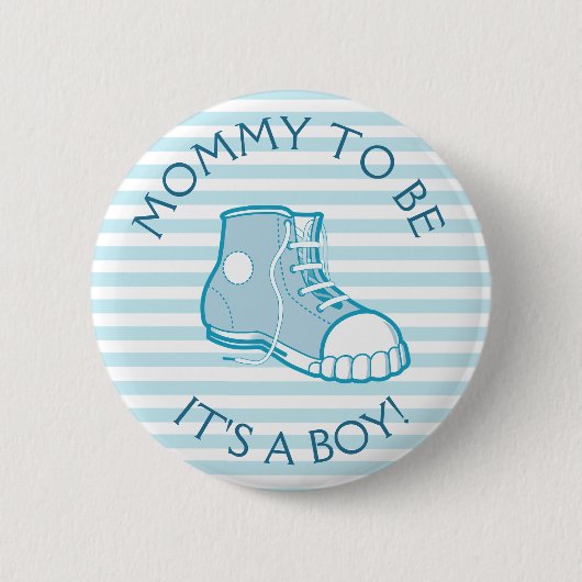 かわいい男の子の靴で赤ちゃんになるママ 缶バッジ (正面)