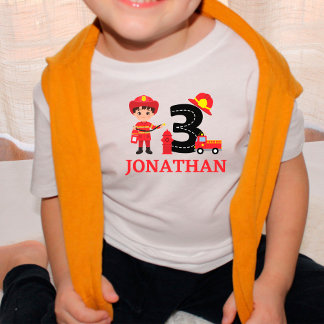 かわいい男の子の3歳誕生日消防士消防車名前 トドラーTシャツ