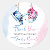 かわいい男の子または女の子ピンクの青のジェンダーが好意を明らかにする ラウンドシール (正面)
