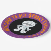 かわいい男の子ミイラのハロウィーンの衣装パーティー ペーパープレート (アングル)