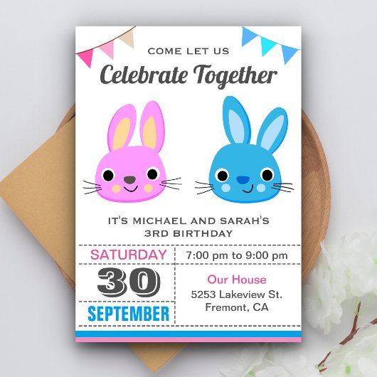 かわいい男の子女の子うさぎの双子の誕生日パーティーの招待状 招待状