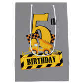 かわいい男の子建築誕生日5th ミディアムペーパーバッグ (裏面)