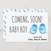 かわいい男の赤ちゃん来シューズの間もなく青い妊娠 案内状 (正面/裏面)