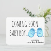 かわいい男の赤ちゃん来シューズの間もなく青い妊娠 案内状 (スタンド正面)