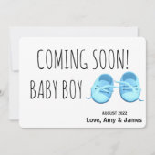 かわいい男の赤ちゃん来シューズの間もなく青い妊娠 案内状 (正面)