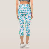 かわいい白いシームレスな春の花パターン カプリレギンス (裏面)