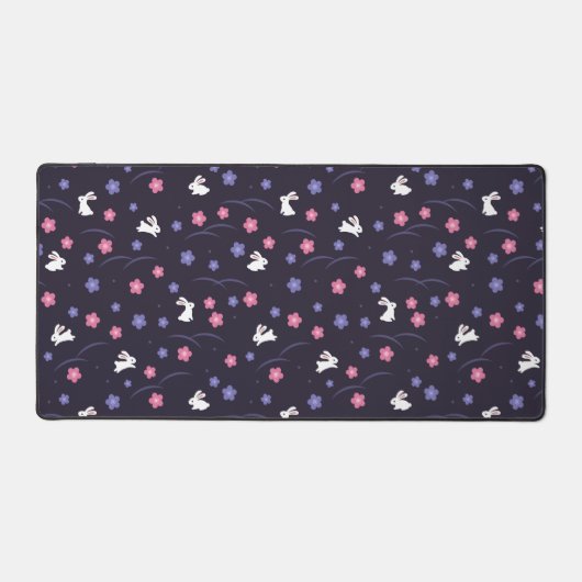 かわいい白いバニーウサギと花の模様 デスクマット (正面)