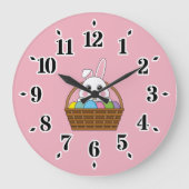 かわいい白いバニーカラフルイースターエッグ狩りバスケット ラージ壁時計 (正面)