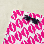 かわいい白いピンクのキスパターンのネックタイCase-Mate ビーチタオル (インサイチュ)