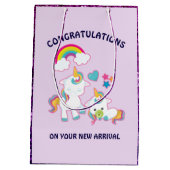 かわいい白いユニコーンのマジカル ママ＆ベイビー おめでとう ミディアムペーパーバッグ (裏面)