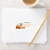 かわいい白いヨークシャーテリア犬とカボチャ ラベル (インサイチュ)