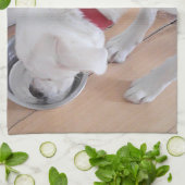 かわいい白いラブラドールミックス子犬の飲料水 キッチンタオル (折り畳み)