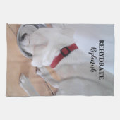 かわいい白いラブラドールミックス子犬の飲料水 キッチンタオル (横)