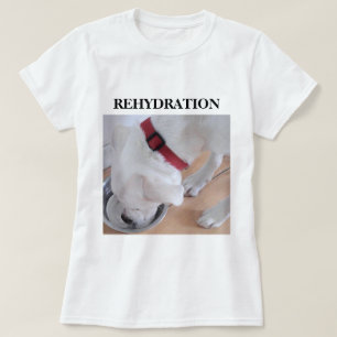 かわいい白いラブラドールミックス子犬の飲料水 Tシャツ
