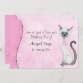 かわいい白い子ネコと花オンピンク誕生日 招待状 (正面/裏面)