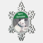 かわいい白い子犬グリーンスカーフを着てフェスティバル スノーフレークピューターオーナメント (右)