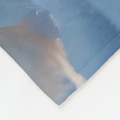 かわいい白い子猫とベビーユニコーン フリースブランケット (角)