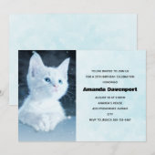 かわいい白い子猫と美しい青い目の誕生日 招待状 (正面/裏面)