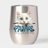 かわいい白い子猫の手足楽しむと (背面)