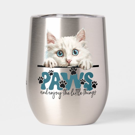 かわいい白い子猫の手足楽しむと (背面)