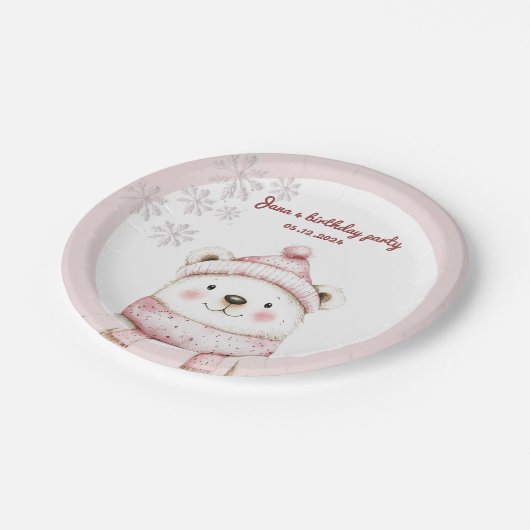 かわいい白い熊の誕生日を祝う、冬の不思議な世界 ペーパープレート (アングル)