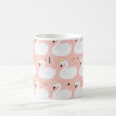 かわいい白い白鳥の継ぎ目のない模様。すべての要素 コーヒーマグカップ (中央)
