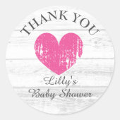 かわいい白い納屋の木ピンクのハート女の子の赤ちゃんシャワー ラウンドシール (正面)