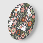 かわいい白うさぎ、フローラヴィンテージパターン。 ラージ壁時計 (傾斜)