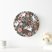 かわいい白うさぎ、フローラヴィンテージパターン。 ラージ壁時計 (ホーム)