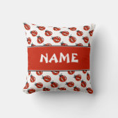 かわいい白と赤ラディバグ名前をカスタムするキッズピロー クッション (正面)
