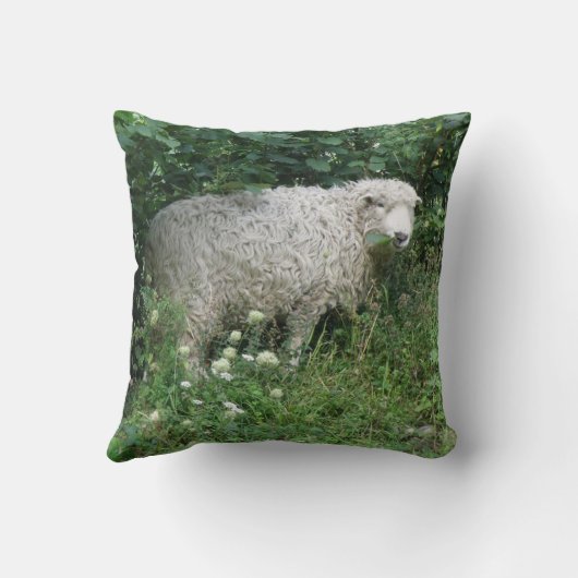 かわいい白ふわふわ食べの羊の枕 クッション (裏面)