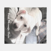 かわいい白ラブラドールレトリエバーミックスドッグとパパ フリースブランケット (正面(横))