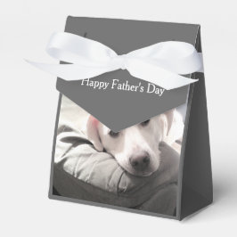 かわいい白犬のぶら下がったパパ姿の写真 フェイバーボックス