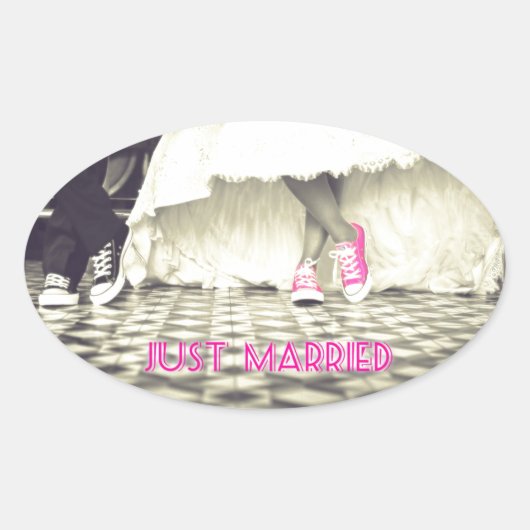 かわいい白黒たった今結婚しました 楕円形シール (正面)