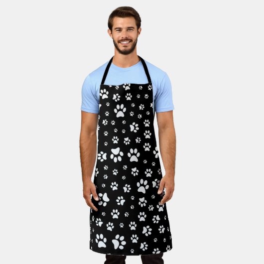 かわいい白黒のポープリント エプロン (着用した状態)