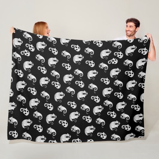 かわいい白黒の水色の幽霊たちハロウィーン フリースブランケット (インサイチュ)