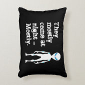 かわいい白黒エイリアン引用文 アクセントクッション (正面(垂直))