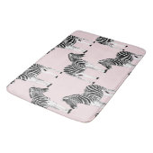 かわいい白黒ゼブラアニマルピンクデザイン バスマット (アングル)