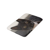 かわいい白黒タキシードの子ネコ バスマット (アングル)