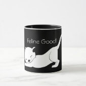 かわいい白黒ネコ科のよい猫の伸張 マグカップ (中央)