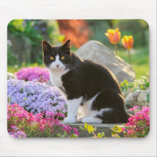 かわいい白黒猫カラフルの花の庭 マウスパッド
