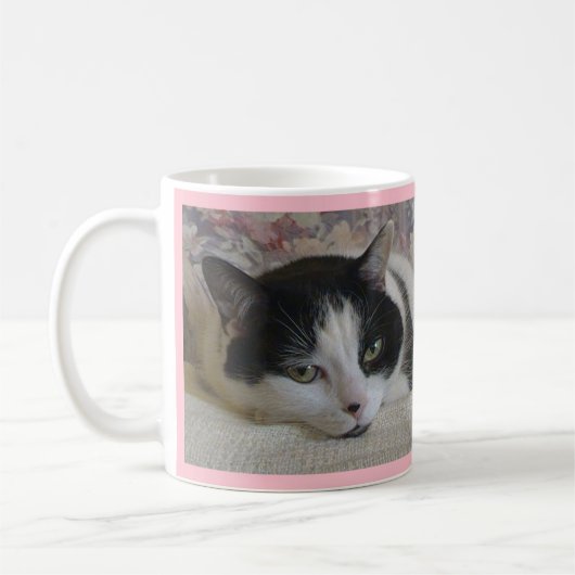 かわいい白黒猫フォトモノグラム名ピンク コーヒーマグカップ (左)