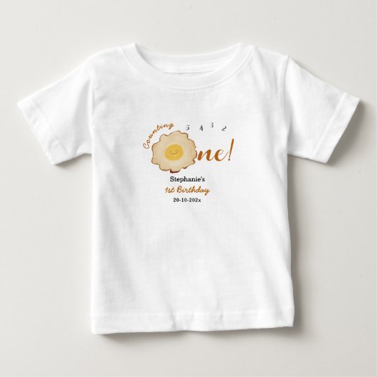 かわいい目玉焼きの1歳の誕生日 ベビーTシャツ (正面)