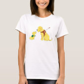 かわいい盲導犬と訓練中の子犬のTシャツ Tシャツ (正面)