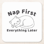 かわいい眠い猫「先に寝る」ラインアートデザイン スクエアペーパーコースター (正面)