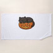 かわいい眠い黒猫のカボチャのハロウィンエッセン ビーチタオル (正面)